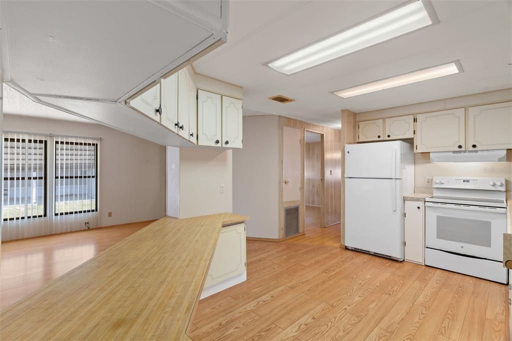 На продажу: $152,900 (2 спален, 2 ванн, 1152 Квадратных фут)