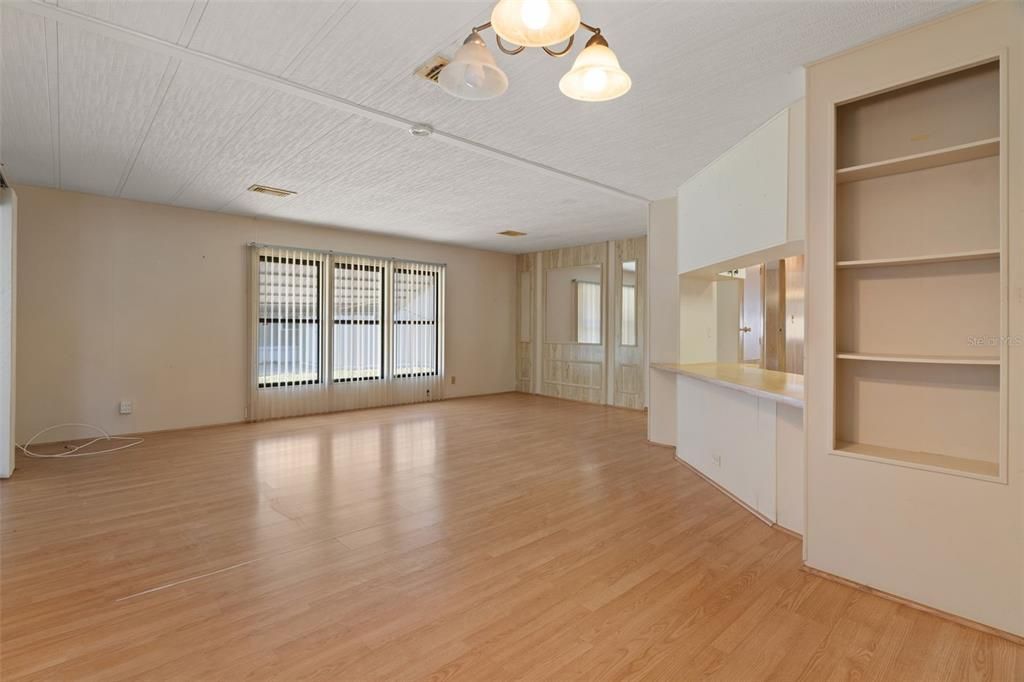 На продажу: $152,900 (2 спален, 2 ванн, 1152 Квадратных фут)