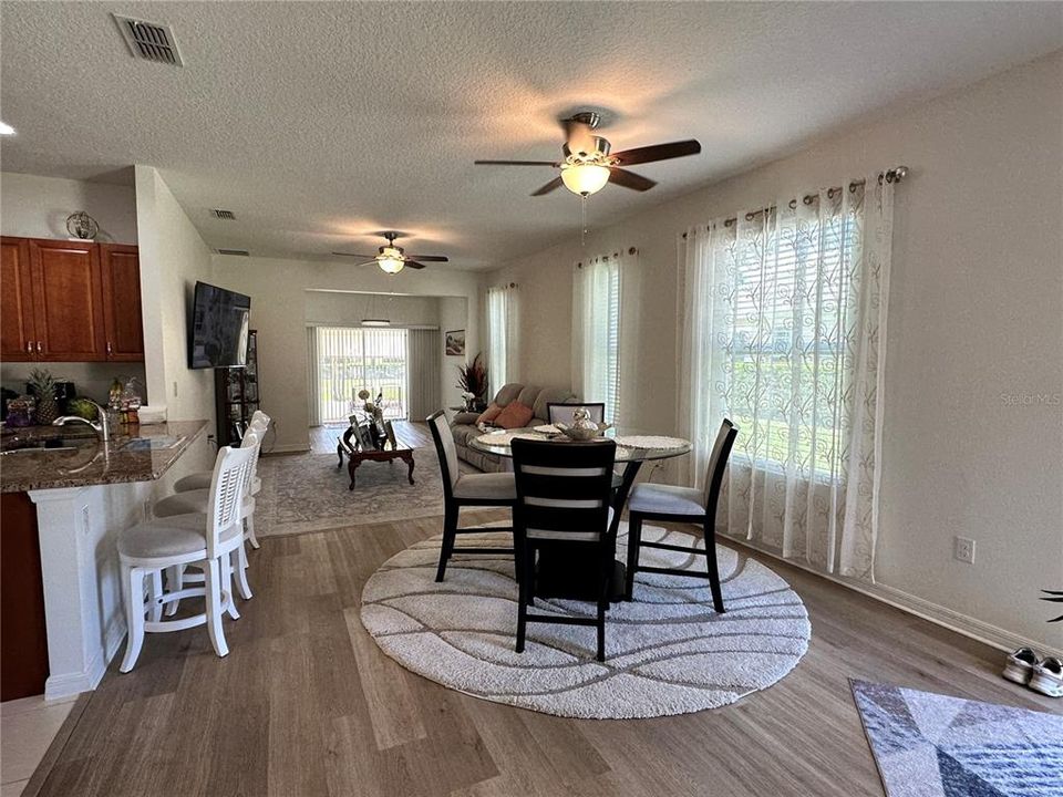 For Sale: $295,000 (2 beds, 2 baths, 1378 Square Feet)