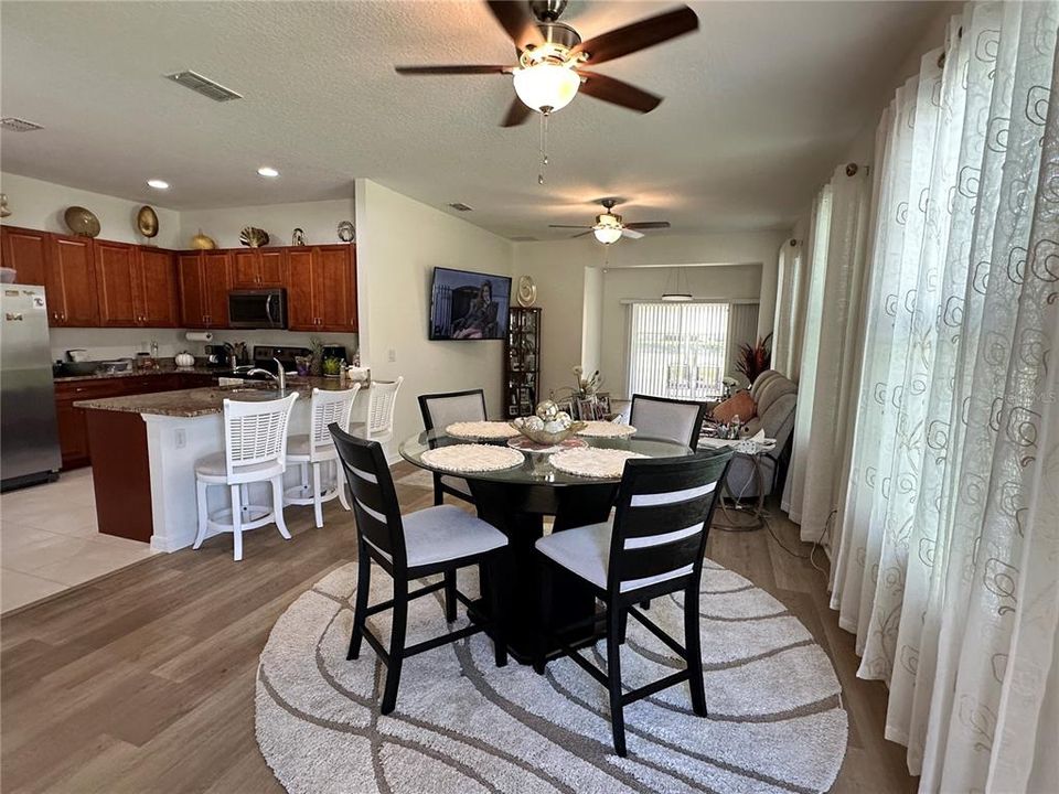 For Sale: $295,000 (2 beds, 2 baths, 1378 Square Feet)
