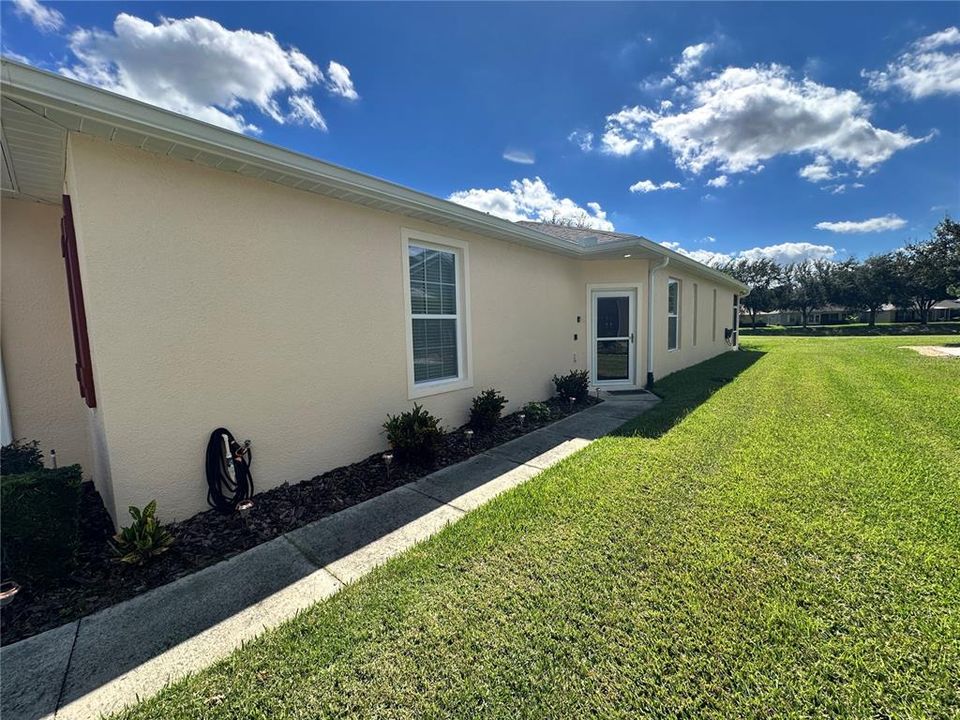 For Sale: $295,000 (2 beds, 2 baths, 1378 Square Feet)