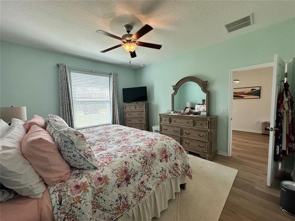 For Sale: $295,000 (2 beds, 2 baths, 1378 Square Feet)