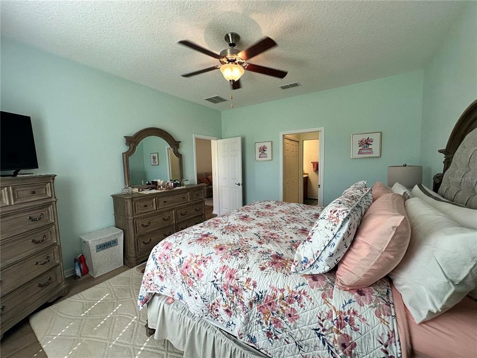 For Sale: $295,000 (2 beds, 2 baths, 1378 Square Feet)