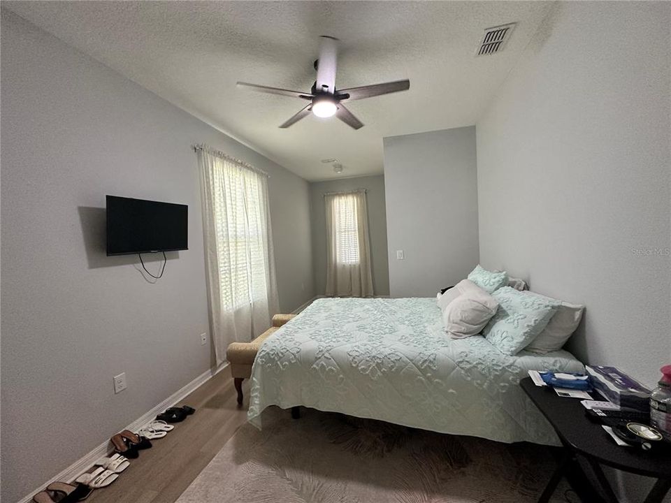 For Sale: $295,000 (2 beds, 2 baths, 1378 Square Feet)