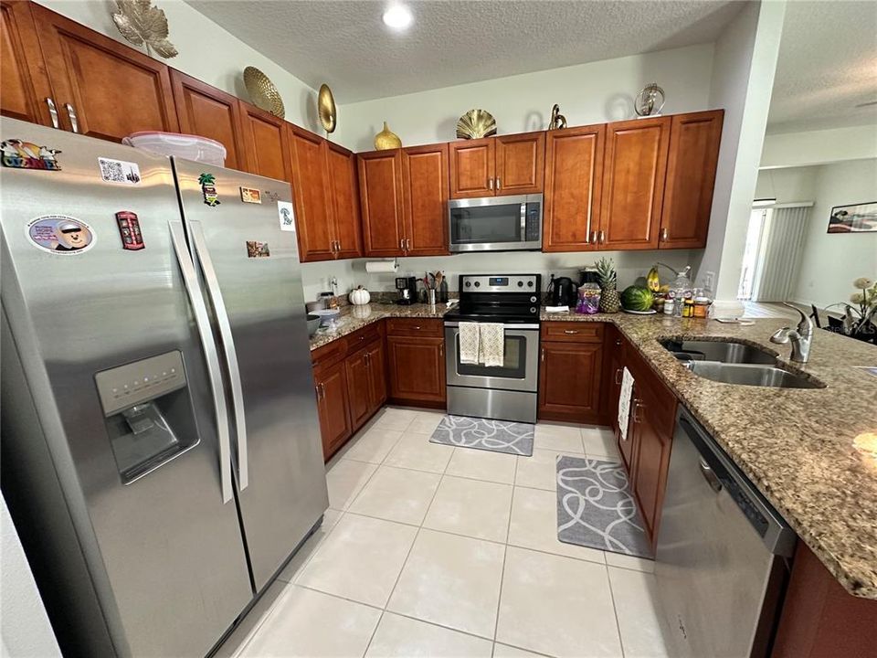For Sale: $295,000 (2 beds, 2 baths, 1378 Square Feet)