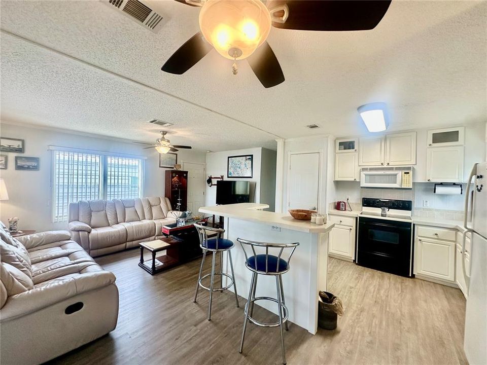На продажу: $179,900 (2 спален, 2 ванн, 960 Квадратных фут)
