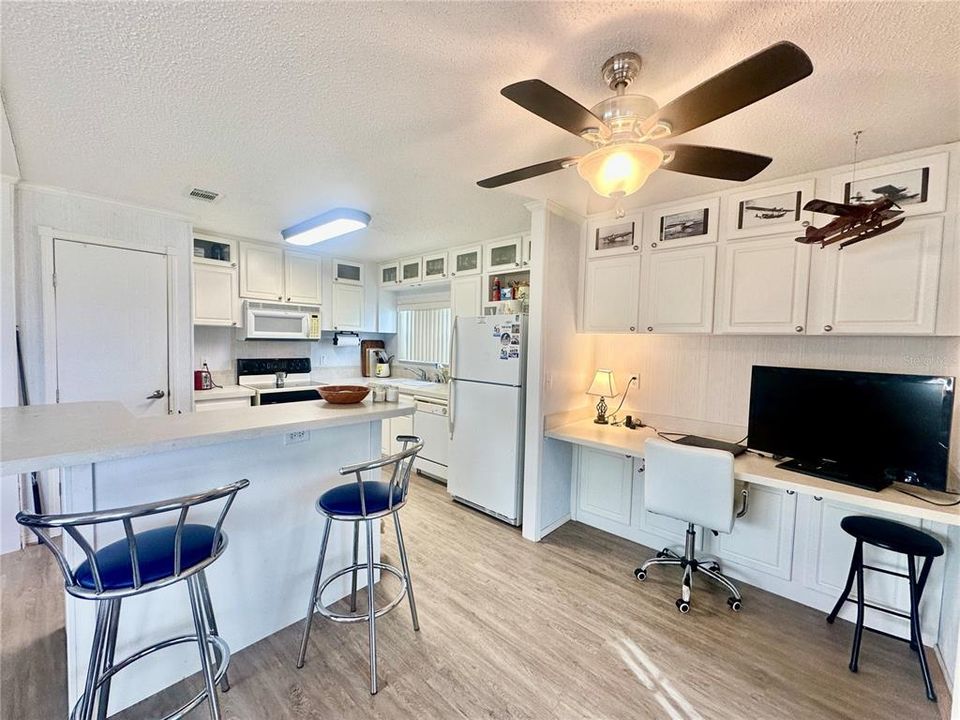 На продажу: $179,900 (2 спален, 2 ванн, 960 Квадратных фут)