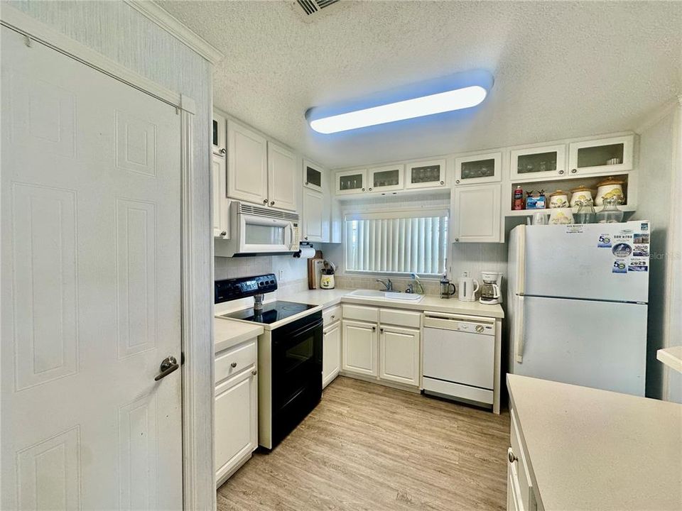 На продажу: $179,900 (2 спален, 2 ванн, 960 Квадратных фут)