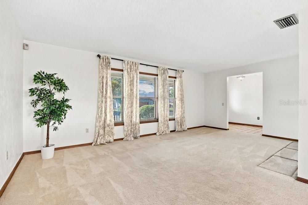 En Venta: $350,000 (3 camas, 2 baños, 1914 Pies cuadrados)
