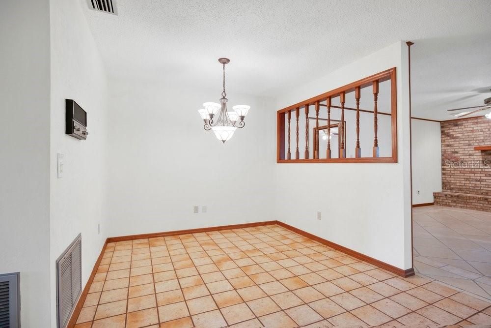 En Venta: $350,000 (3 camas, 2 baños, 1914 Pies cuadrados)