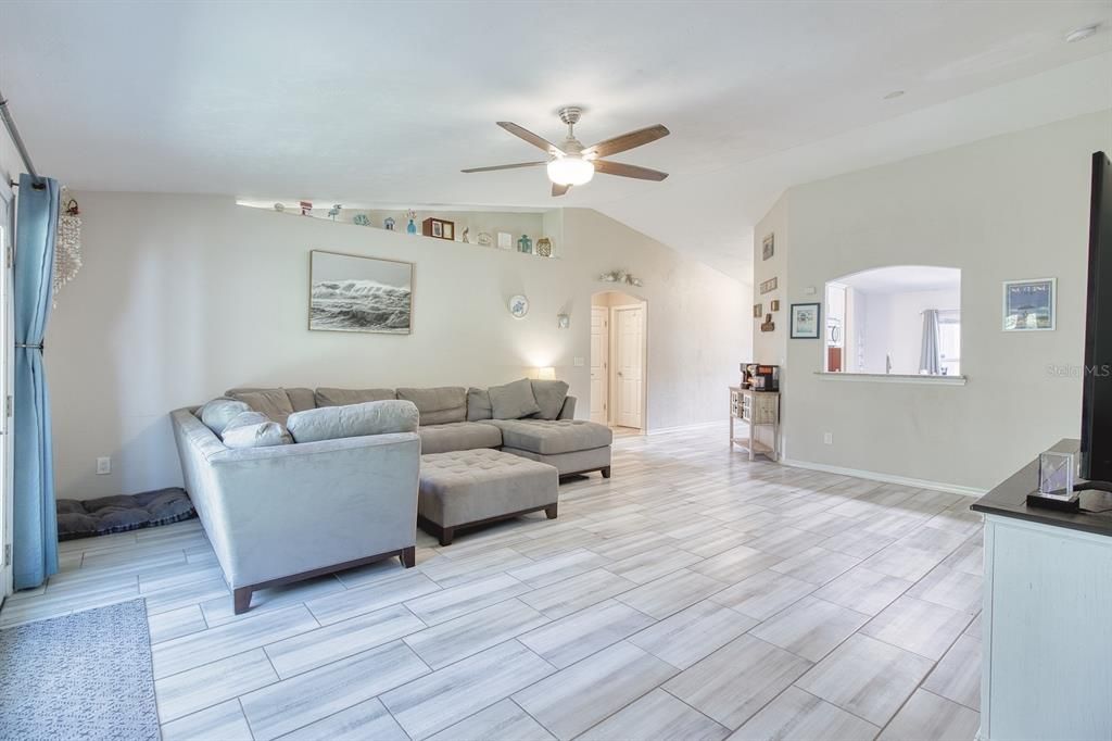 For Sale: $329,000 (3 beds, 2 baths, 1691 Square Feet)