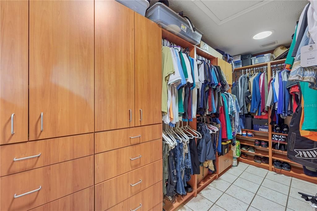 На продажу: $445,000 (3 спален, 2 ванн, 2037 Квадратных фут)