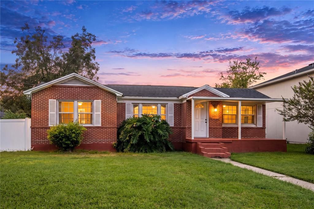 На продажу: $174,900 (2 спален, 1 ванн, 1207 Квадратных фут)