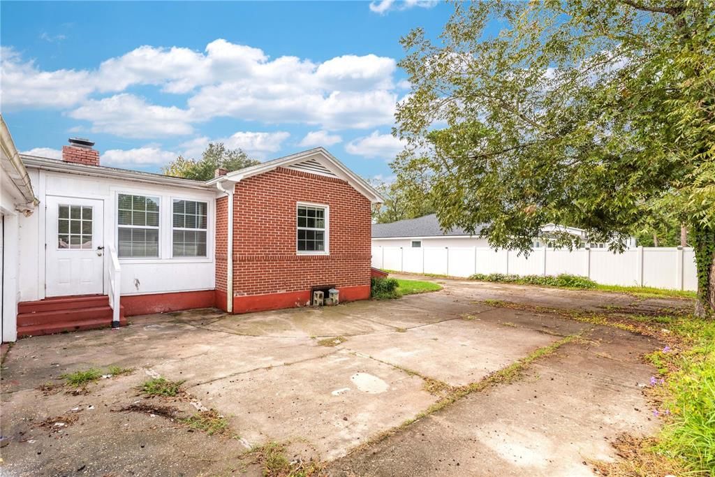 На продажу: $174,900 (2 спален, 1 ванн, 1207 Квадратных фут)