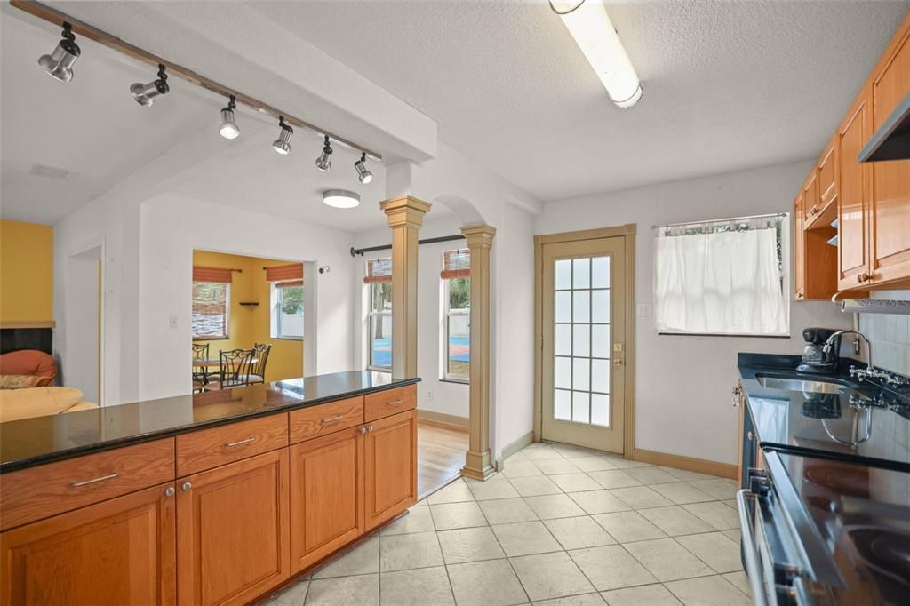 На продажу: $439,900 (2 спален, 2 ванн, 1573 Квадратных фут)