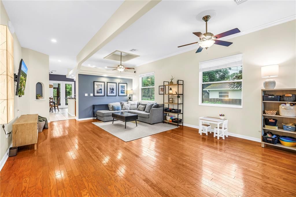 For Sale: $675,000 (3 beds, 2 baths, 1827 Square Feet)
