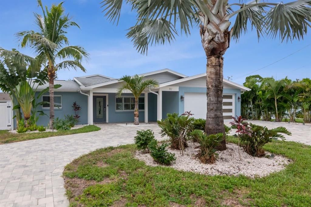 En Venta: $840,000 (3 camas, 3 baños, 1947 Pies cuadrados)