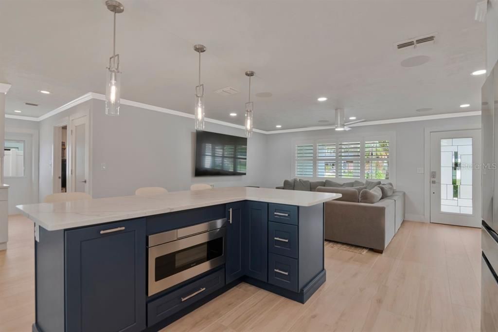 En Venta: $840,000 (3 camas, 3 baños, 1947 Pies cuadrados)