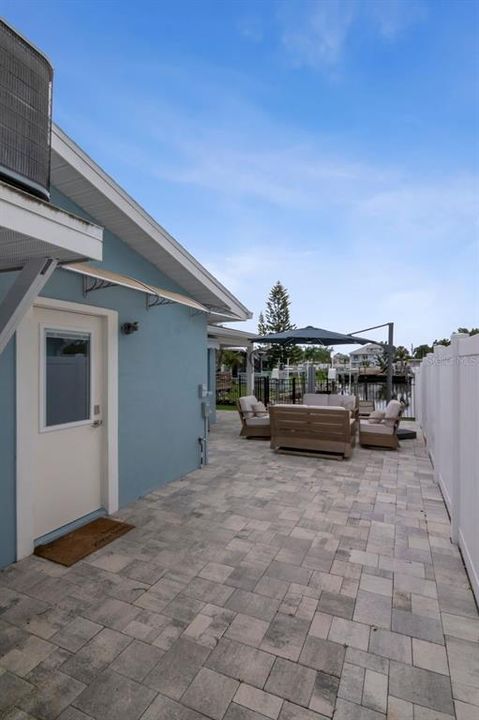 En Venta: $840,000 (3 camas, 3 baños, 1947 Pies cuadrados)