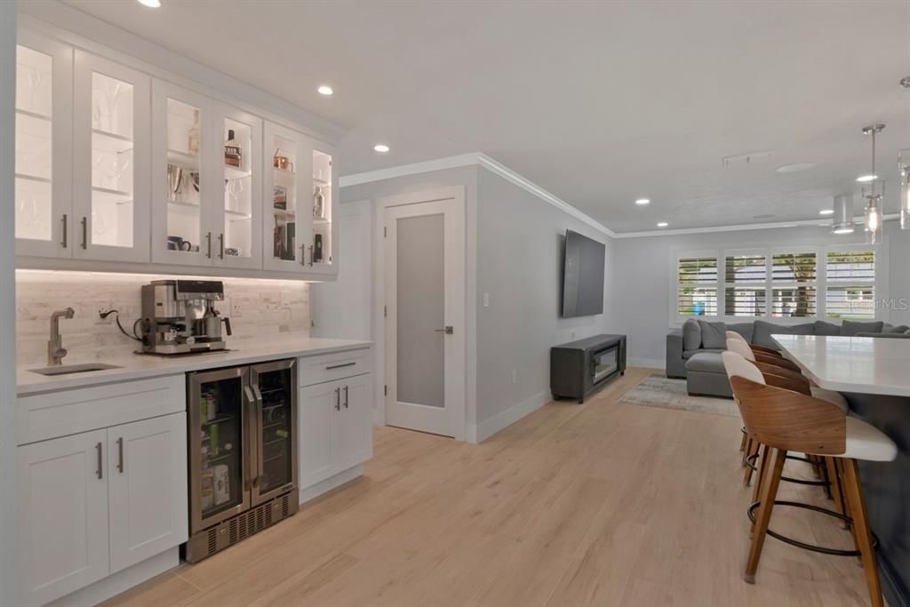 En Venta: $840,000 (3 camas, 3 baños, 1947 Pies cuadrados)