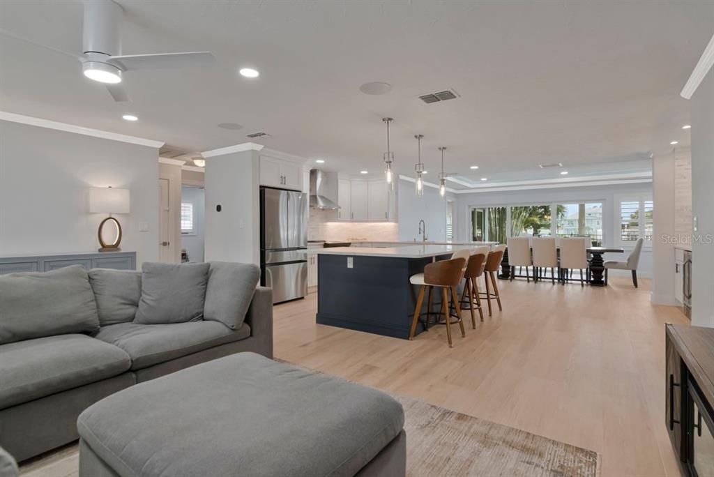 En Venta: $840,000 (3 camas, 3 baños, 1947 Pies cuadrados)