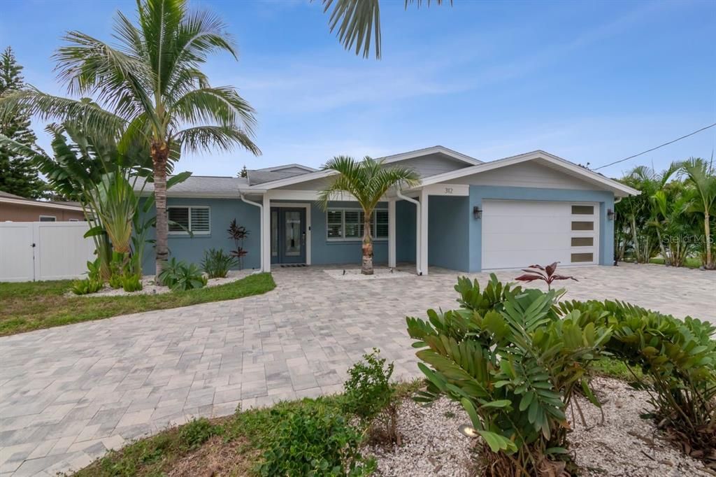 En Venta: $840,000 (3 camas, 3 baños, 1947 Pies cuadrados)
