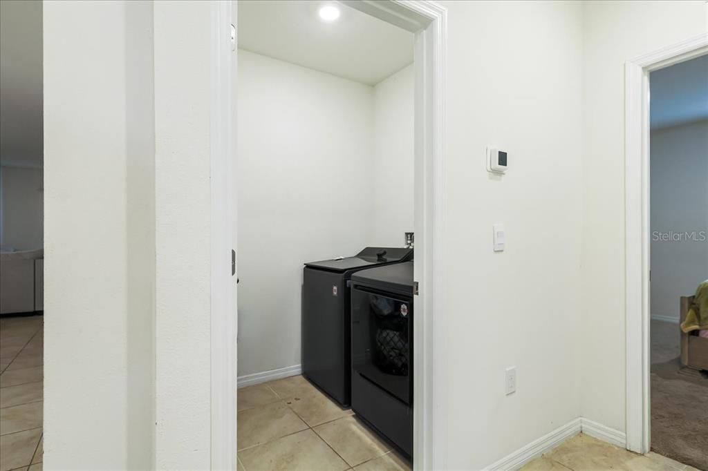На продажу: $324,900 (4 спален, 2 ванн, 1830 Квадратных фут)