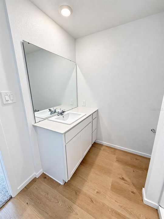 В аренду: $2,300 (4 спален, 2 ванн, 1733 Квадратных фут)