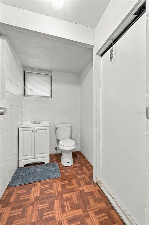 Под контрактом: $155,900 (3 спален, 1 ванн, 1216 Квадратных фут)