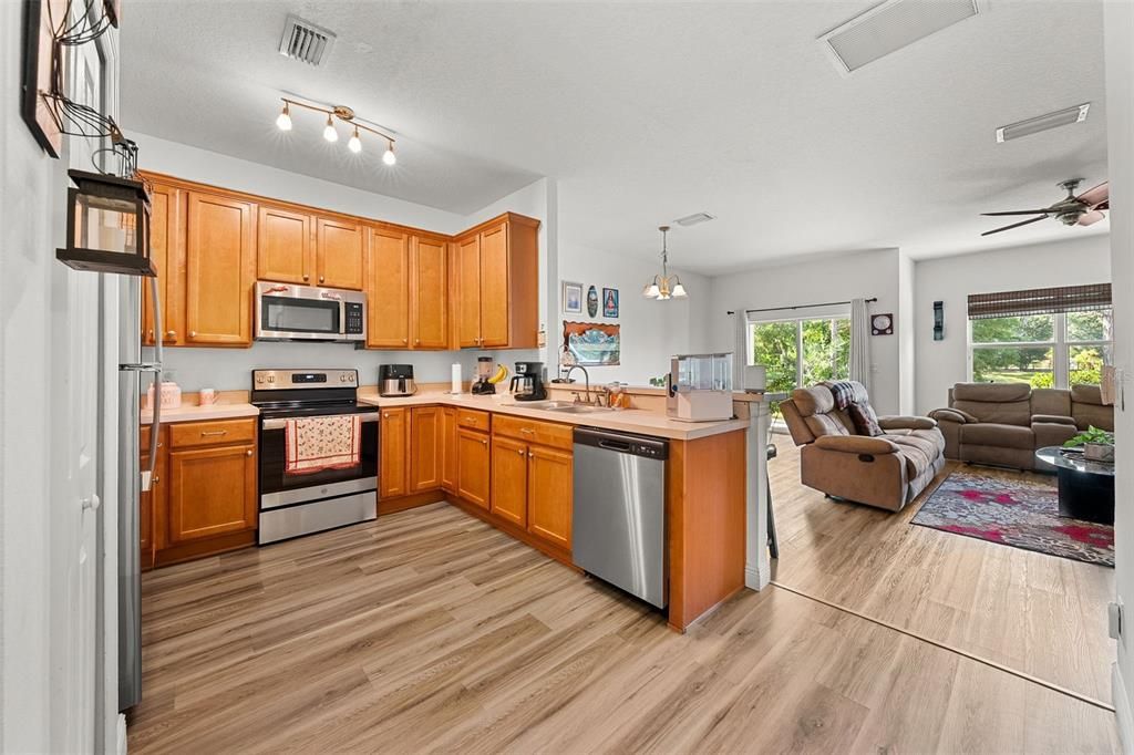 На продажу: $249,900 (3 спален, 2 ванн, 1640 Квадратных фут)
