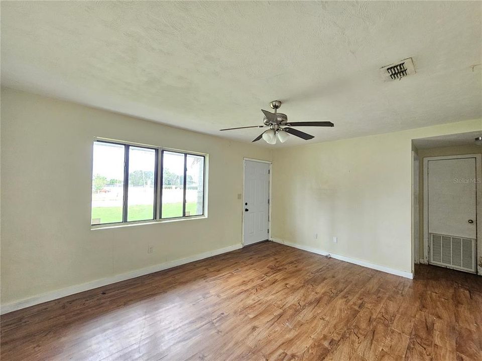 В аренду: $1,425 (2 спален, 1 ванн, 1024 Квадратных фут)