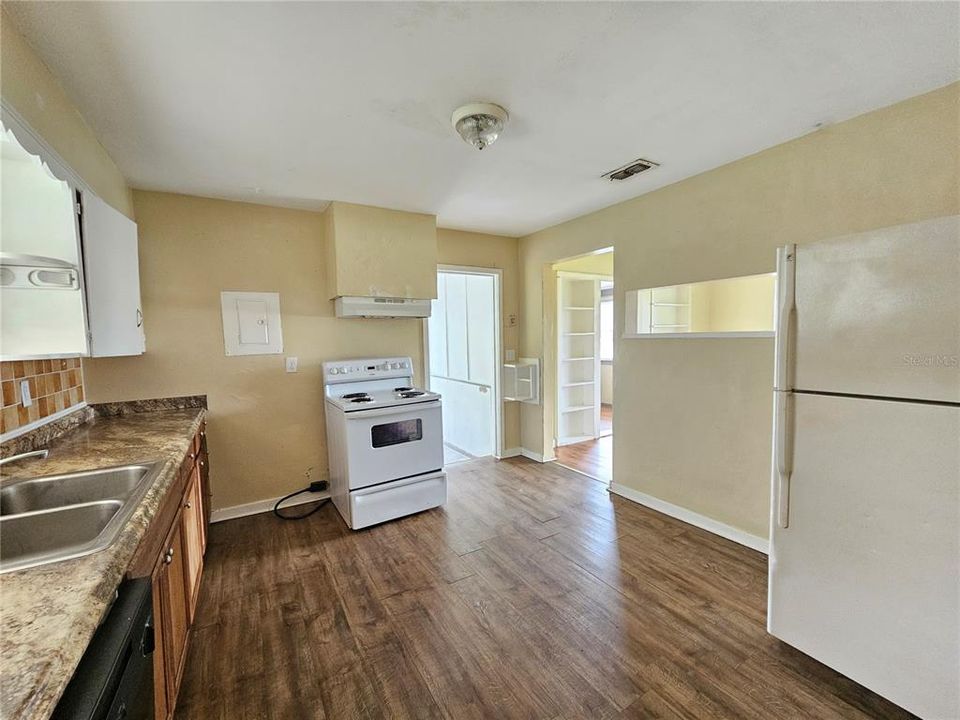 В аренду: $1,425 (2 спален, 1 ванн, 1024 Квадратных фут)