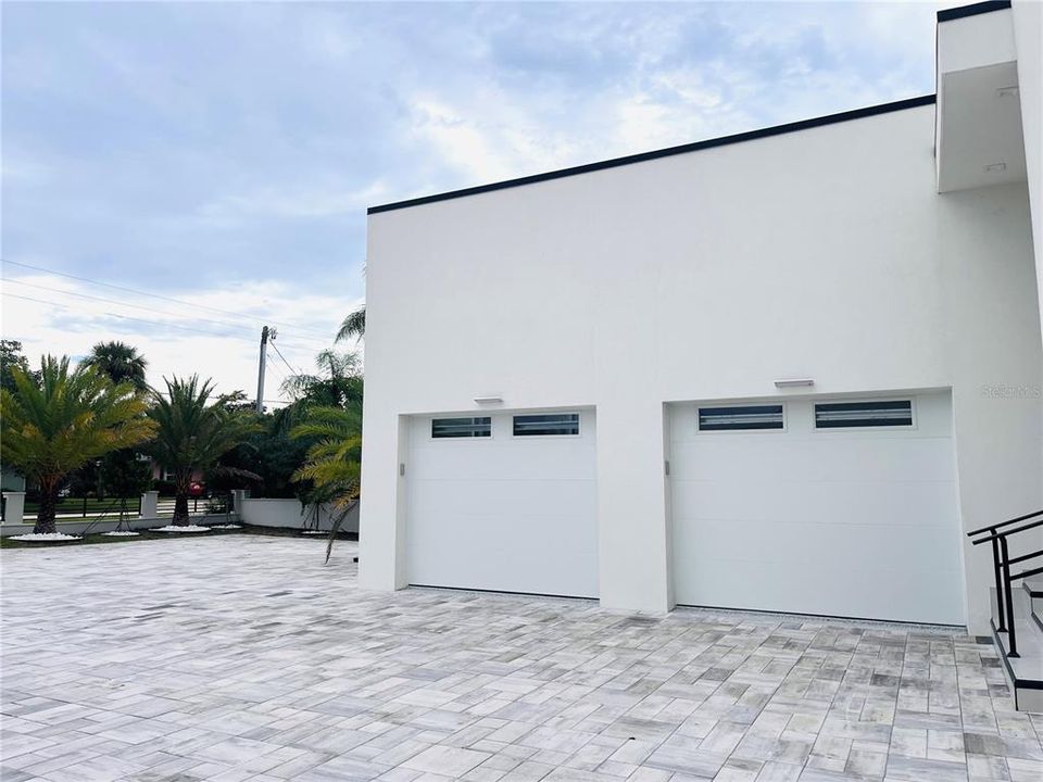 For Sale: $3,149,000 (5 beds, 5 baths, 4899 Square Feet)