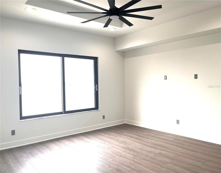 For Sale: $3,149,000 (5 beds, 5 baths, 4899 Square Feet)