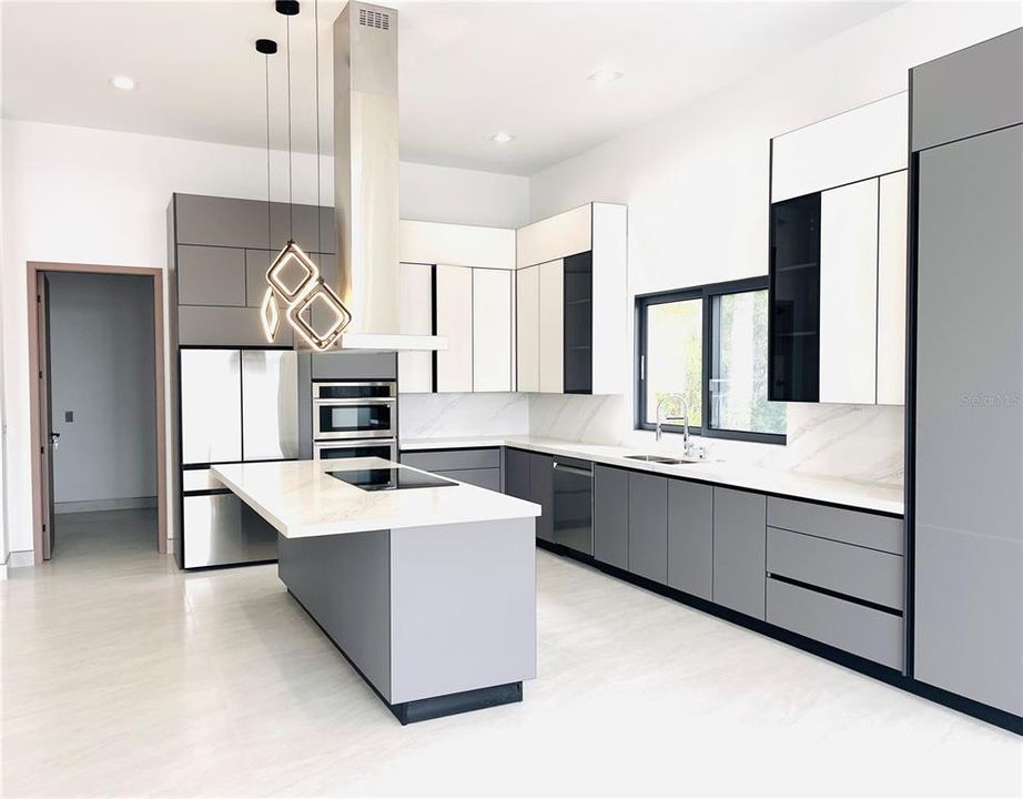 For Sale: $3,149,000 (5 beds, 5 baths, 4899 Square Feet)