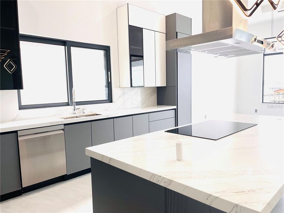 For Sale: $3,149,000 (5 beds, 5 baths, 4899 Square Feet)