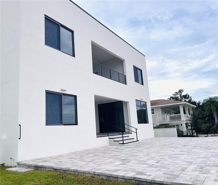 For Sale: $3,149,000 (5 beds, 5 baths, 4899 Square Feet)