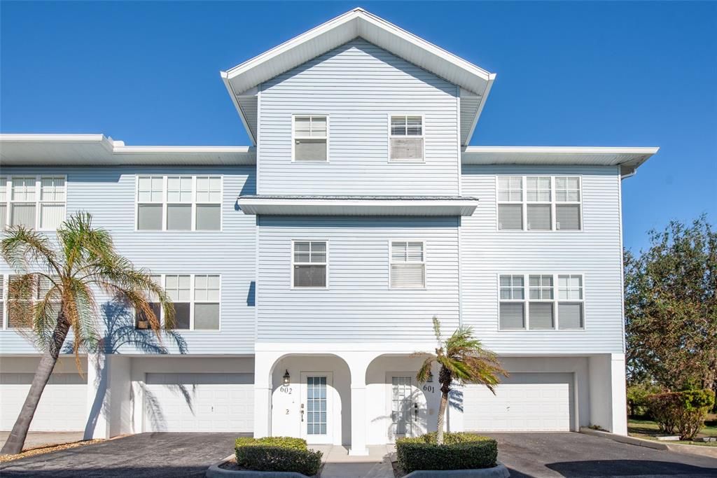 En Venta: $255,000 (3 camas, 2 baños, 2044 Pies cuadrados)