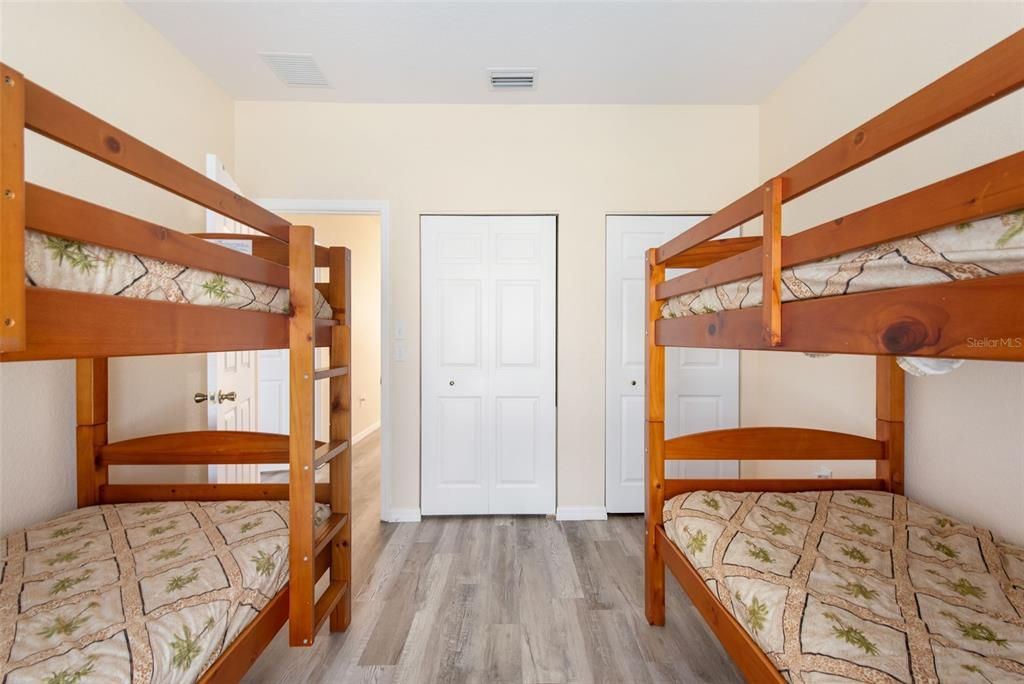 En Venta: $255,000 (3 camas, 2 baños, 2044 Pies cuadrados)