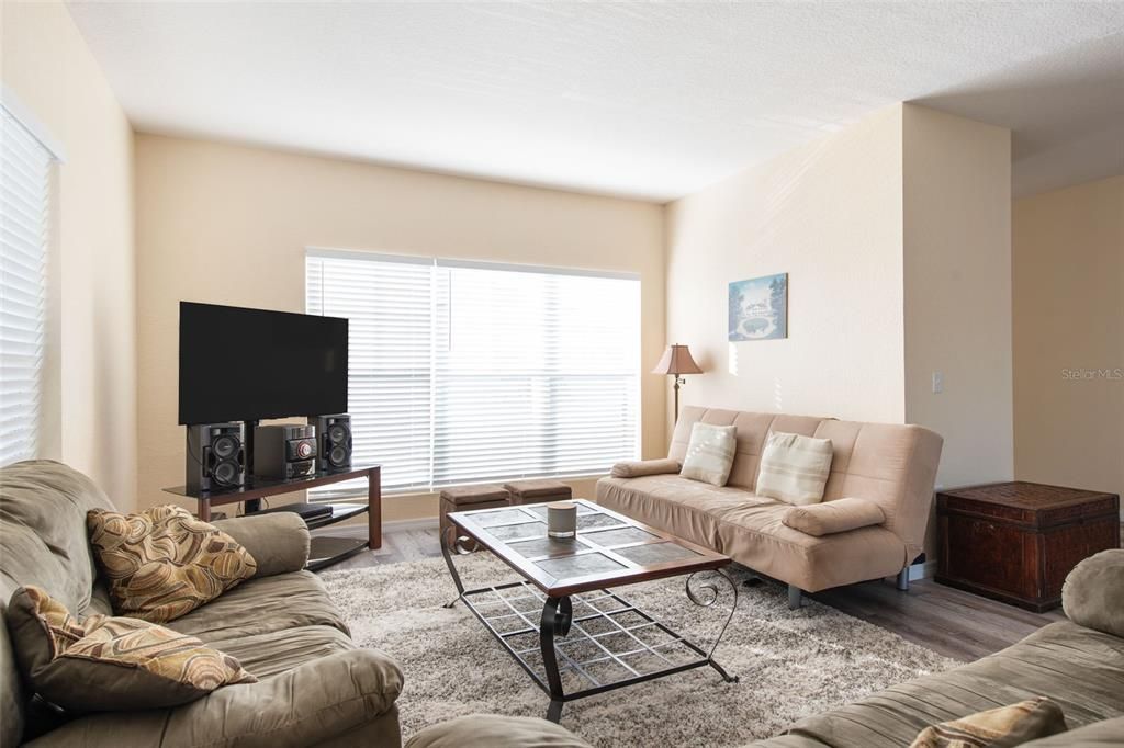 En Venta: $255,000 (3 camas, 2 baños, 2044 Pies cuadrados)