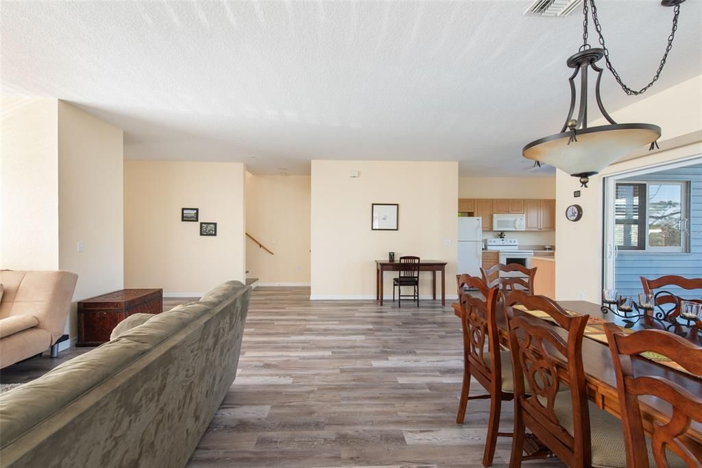 En Venta: $255,000 (3 camas, 2 baños, 2044 Pies cuadrados)
