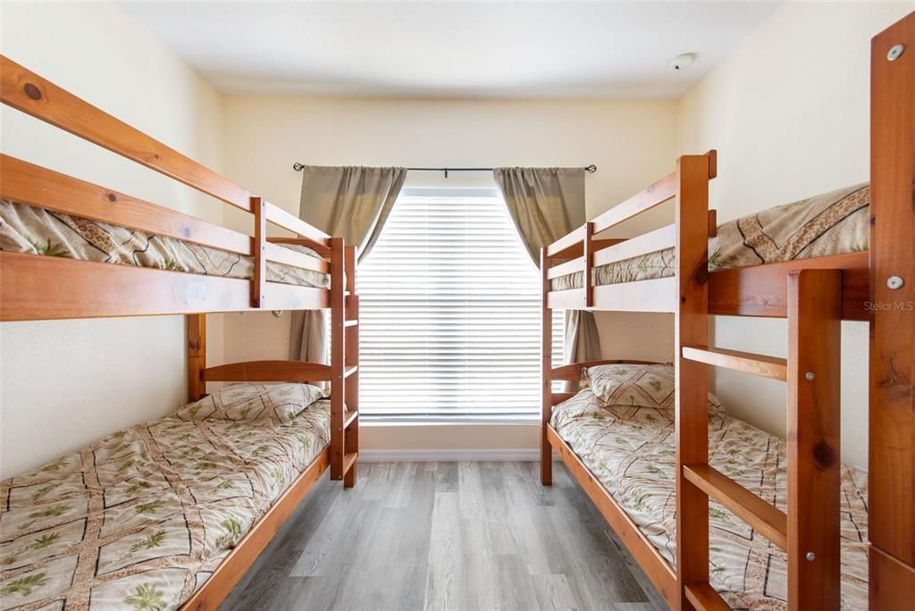 En Venta: $255,000 (3 camas, 2 baños, 2044 Pies cuadrados)