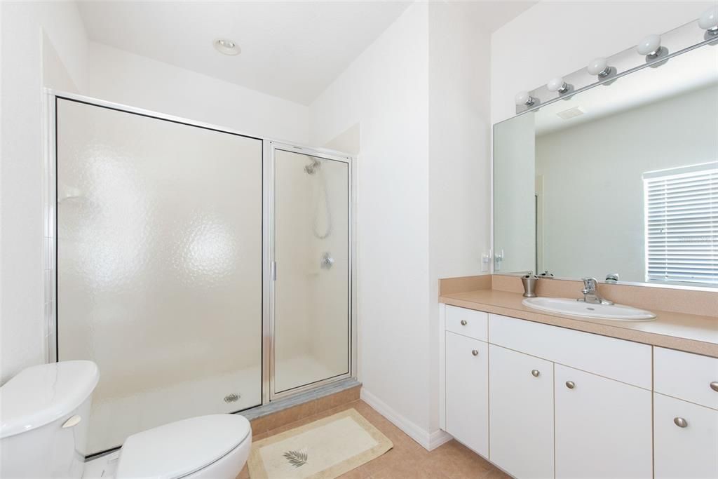 En Venta: $255,000 (3 camas, 2 baños, 2044 Pies cuadrados)