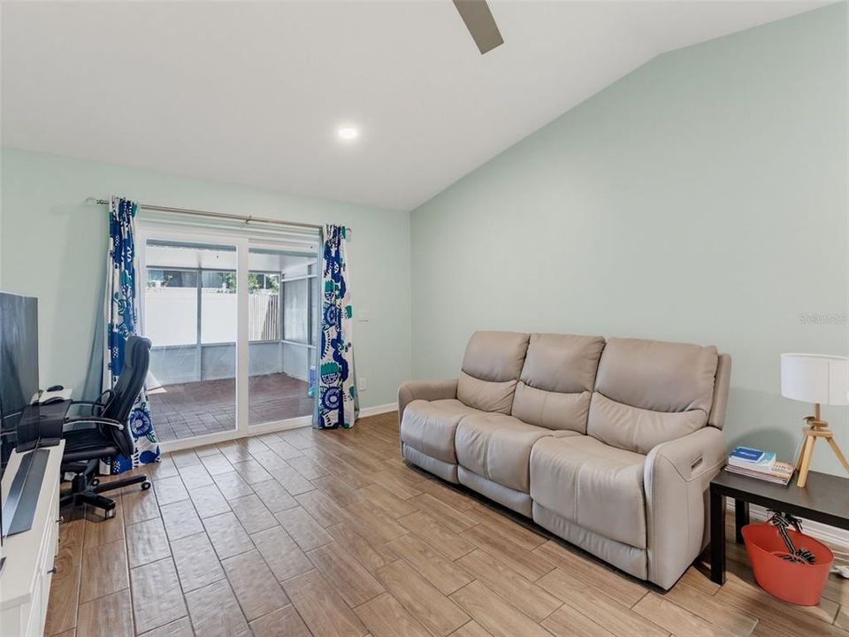 En Venta: $324,900 (2 camas, 1 baños, 939 Pies cuadrados)