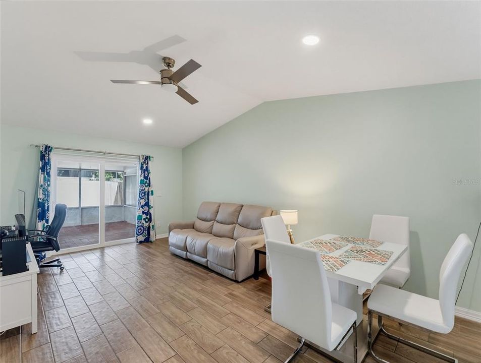 En Venta: $324,900 (2 camas, 1 baños, 939 Pies cuadrados)
