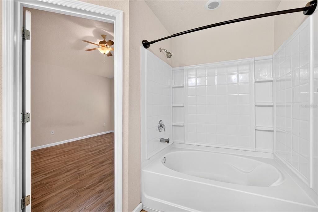 For Sale: $215,000 (3 beds, 2 baths, 1542 Square Feet)