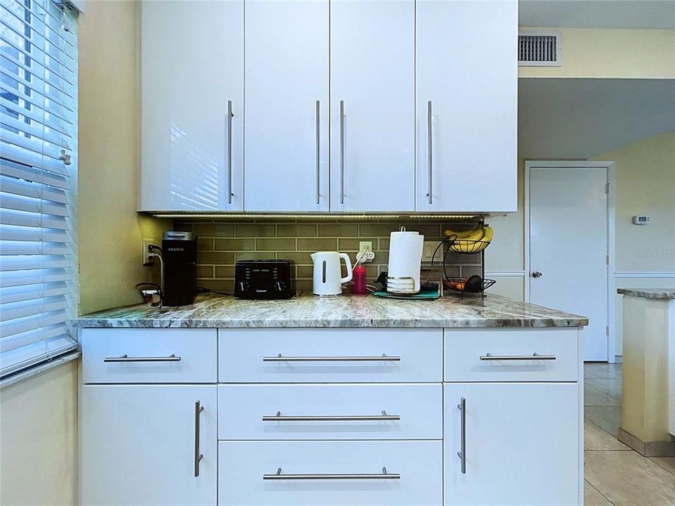 На продажу: $349,900 (2 спален, 2 ванн, 1065 Квадратных фут)