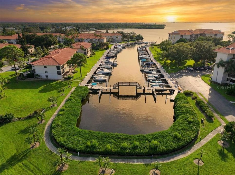 На продажу: $349,900 (2 спален, 2 ванн, 1065 Квадратных фут)