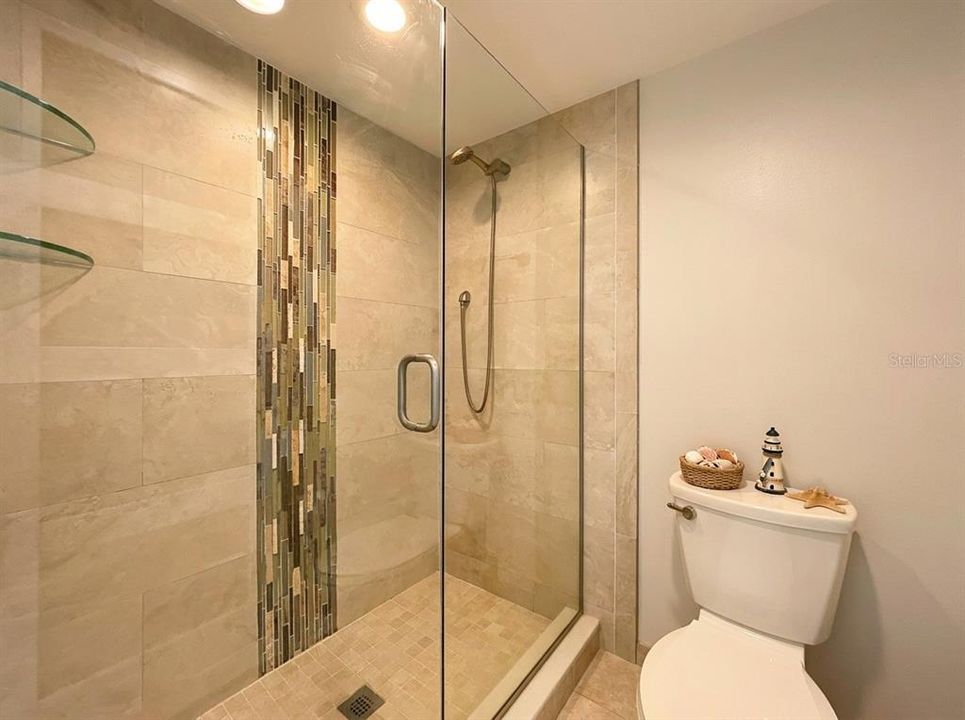 На продажу: $349,900 (2 спален, 2 ванн, 1065 Квадратных фут)