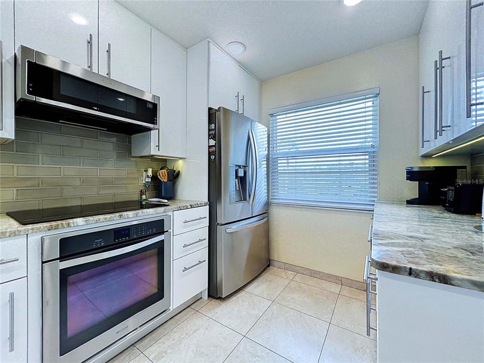 На продажу: $349,900 (2 спален, 2 ванн, 1065 Квадратных фут)